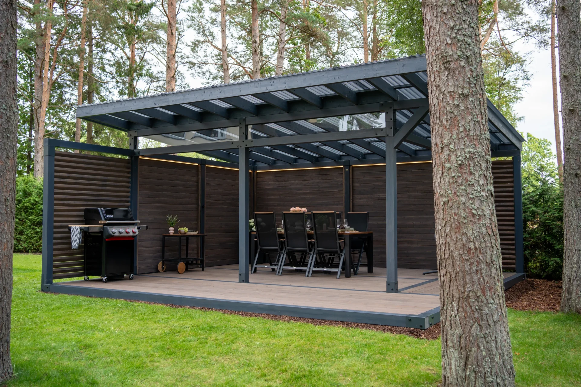 Fjordly Garden Room atsiveria Šiaurės šalių peizaže.